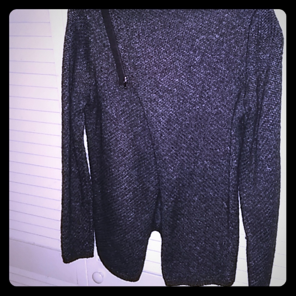 Kenneth Cole navy zip back/open back sweater SZ: S